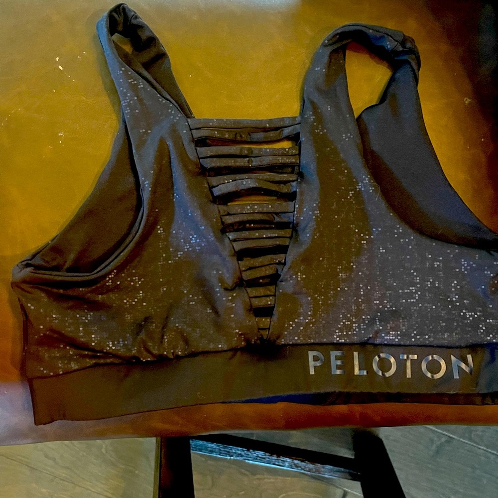EUC Strappy Peloton sports bra